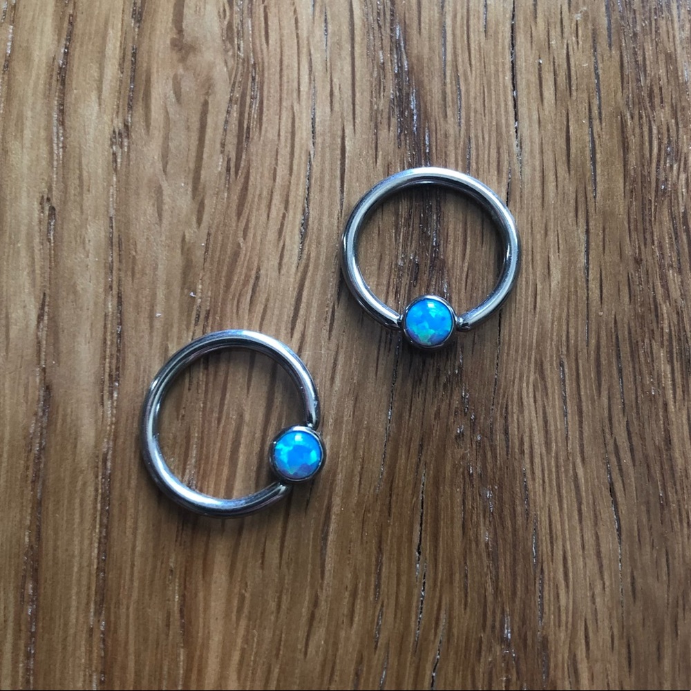 Industrial strength, Captive rings 14g. Blue opal.